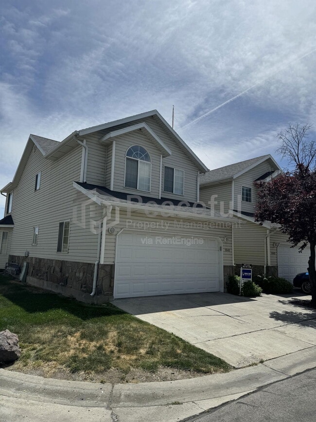 Building Photo - 1541 W Ln Ct