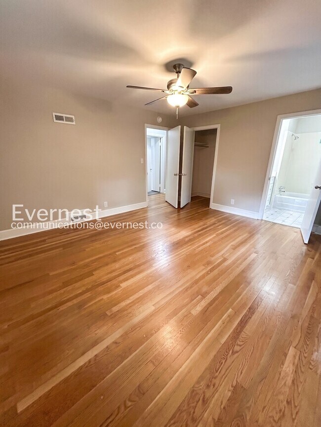 Building Photo - 112 Tabor St