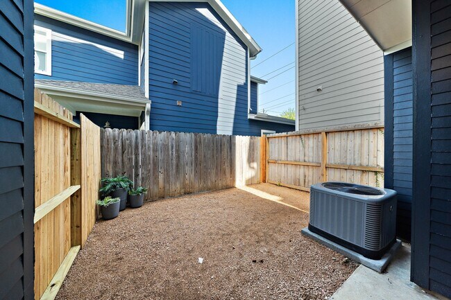 Building Photo - 1406 Valentine St