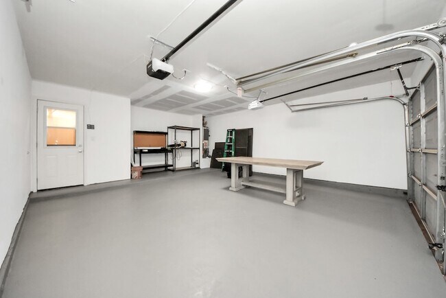 Building Photo - 15739 Oak Mountain Dr