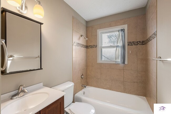 Building Photo - AVAILABLE NOW!