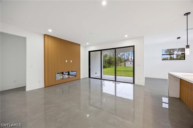 Building Photo - 2916 23rd St W