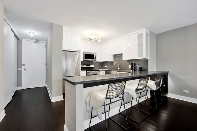 Building Photo - 30 E Huron St