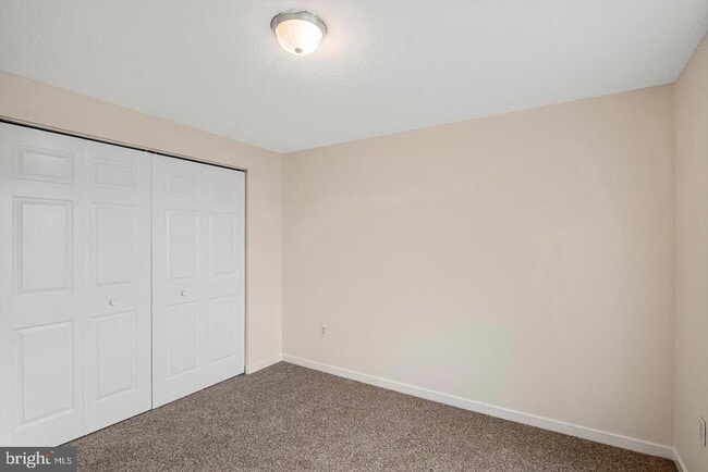 Building Photo - 206 Emily Ln
