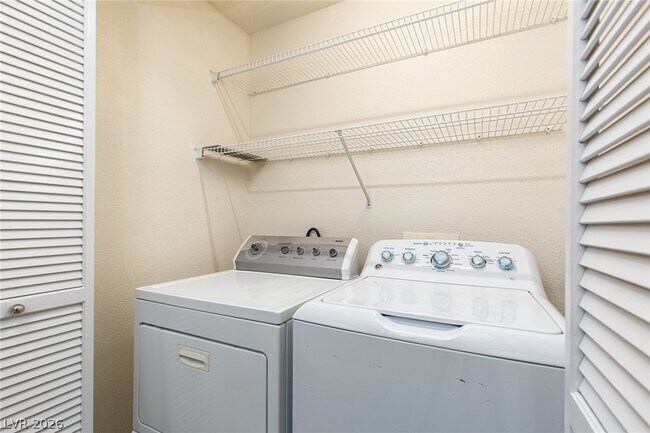 Building Photo - 2110 Los Feliz St