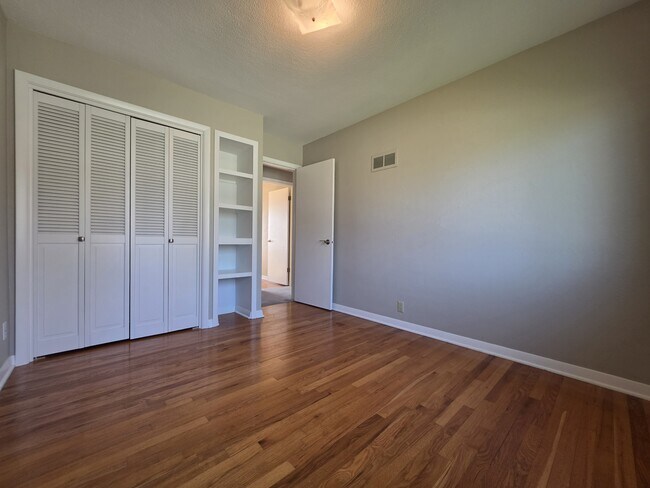 Building Photo - 3835 Lost Valley Rd SE