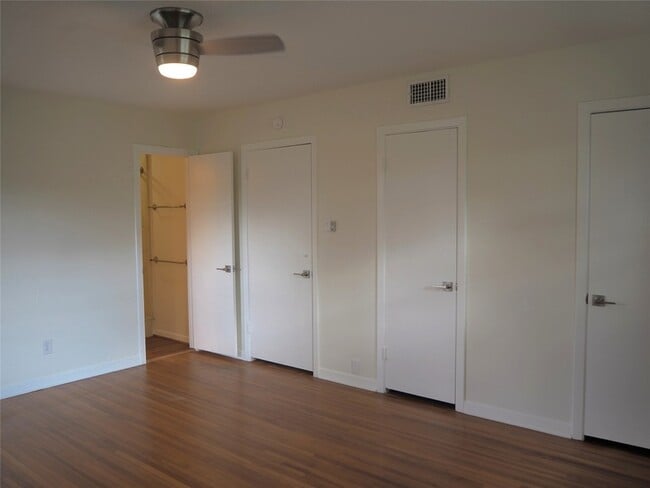 Building Photo - 10319 Raritan Dr