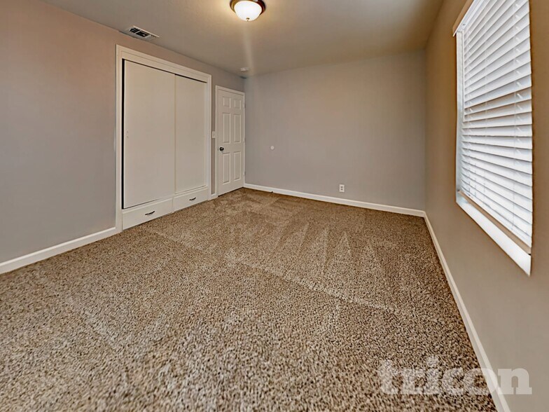 Building Photo - 684 Brown Ave