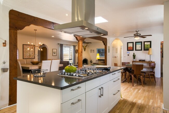 Building Photo - 610 Carlisle Blvd SE