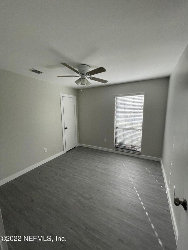 Building Photo - 160 Bermuda Ct