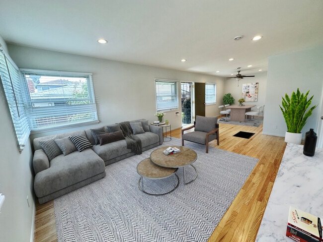 Building Photo - 8755 Reading Ave