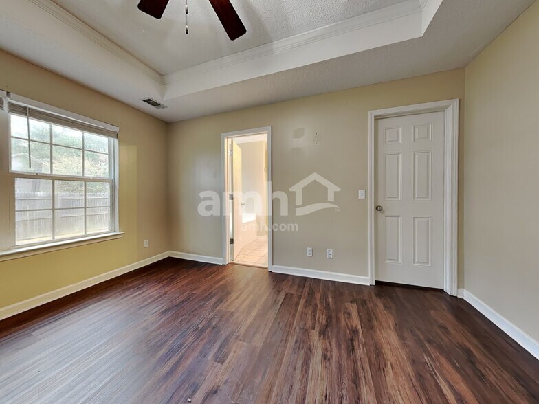 Building Photo - 307 Pebble Dr