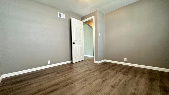Building Photo - 4951 N 36th St