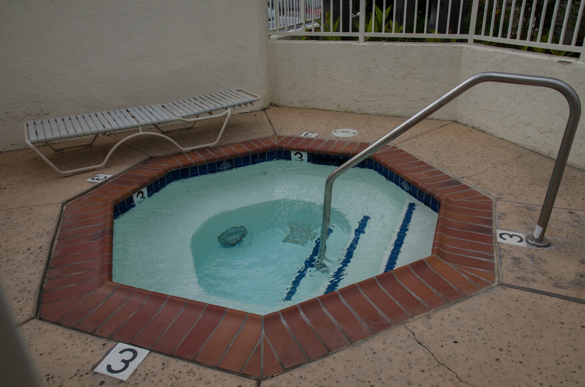 Building Photo - 3978 La Jolla Village Dr