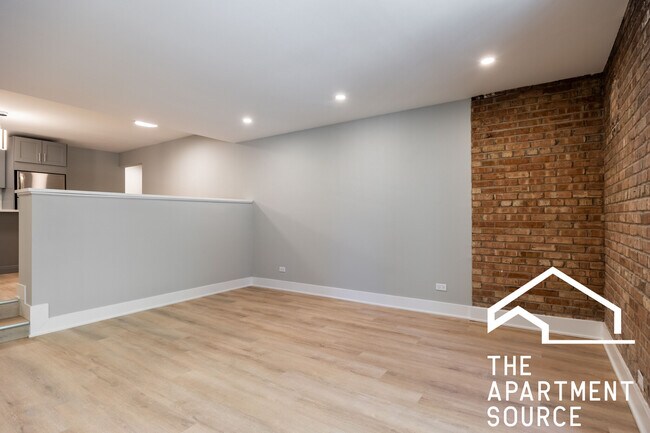 Building Photo - 1220 N La Salle Dr