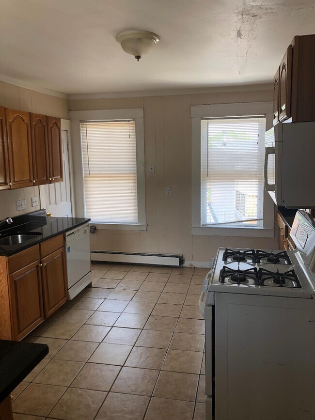 Primary Photo - 85 Ferrin St