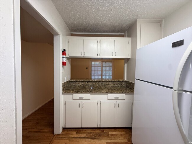 Building Photo - 1801 Cortlandt St