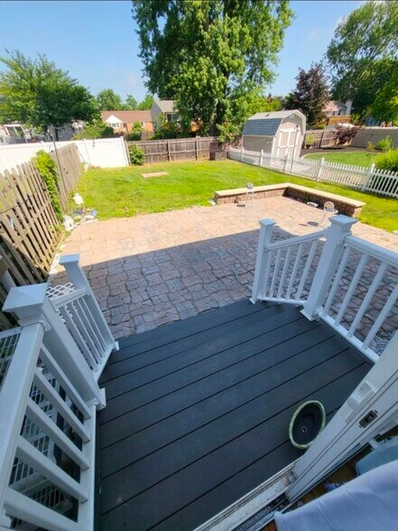 Building Photo - 721 Drake Ave