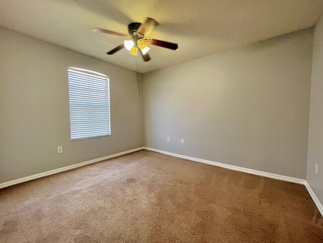 Building Photo - Hunter's Creek - 3 Bedroom, 2.5 Bathroom T...