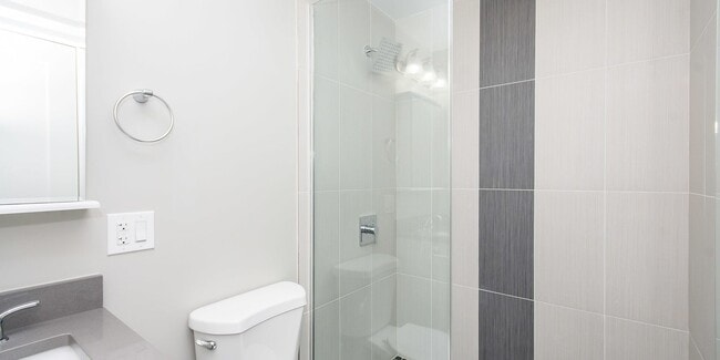 Building Photo - Updated, Spacious 1bd/1bth Ukrainian Village, Avail Now!