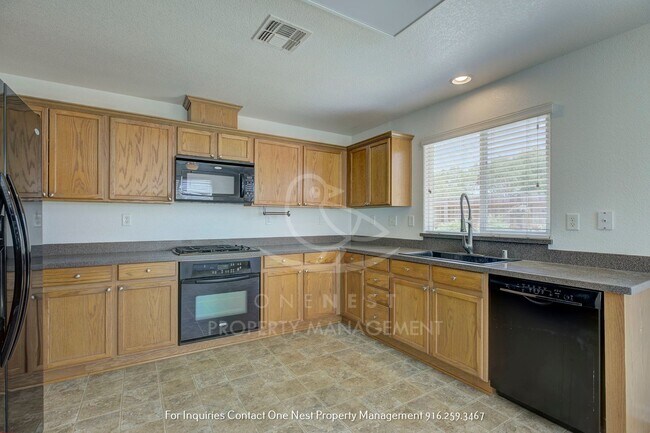 Building Photo - 4 Bedroom, 2 bathroom home with fenced yard