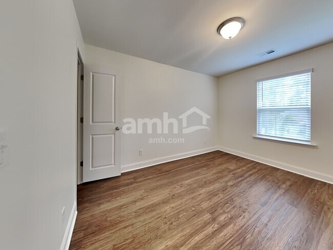 Building Photo - 234 Swan Dr