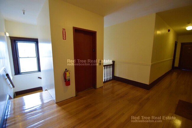 Building Photo - 25 Park Dr