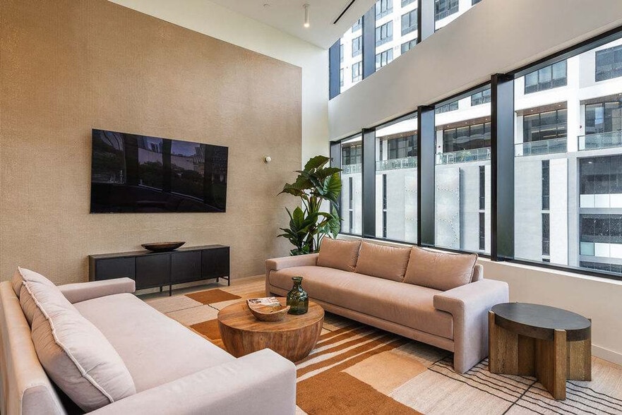 Building Photo - 225 N Miami Ave