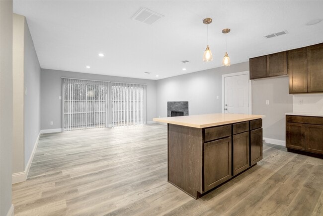Building Photo - 1314 E Red Cedar Cir