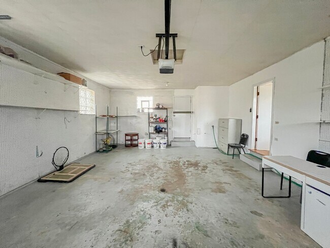 Building Photo - 4716 Thatcher Ave