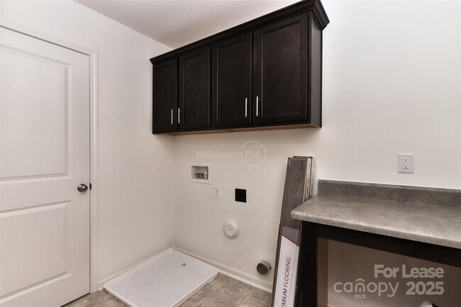 Building Photo - 561 Scotch Meadows Loop