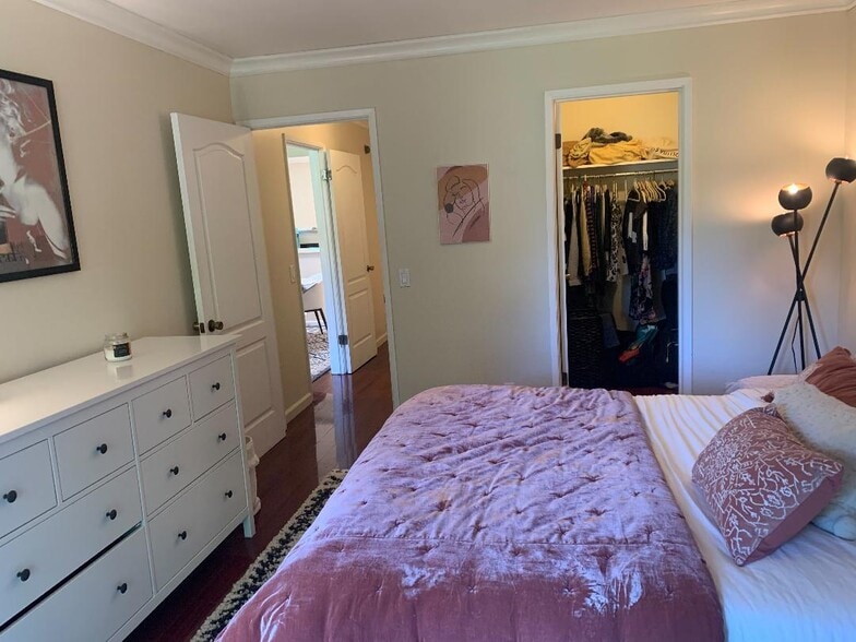 Building Photo - 4016 Farm Hill Blvd