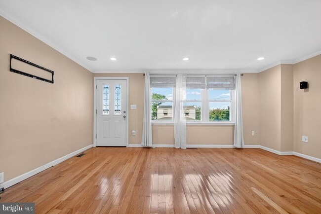 Building Photo - 643 47th St