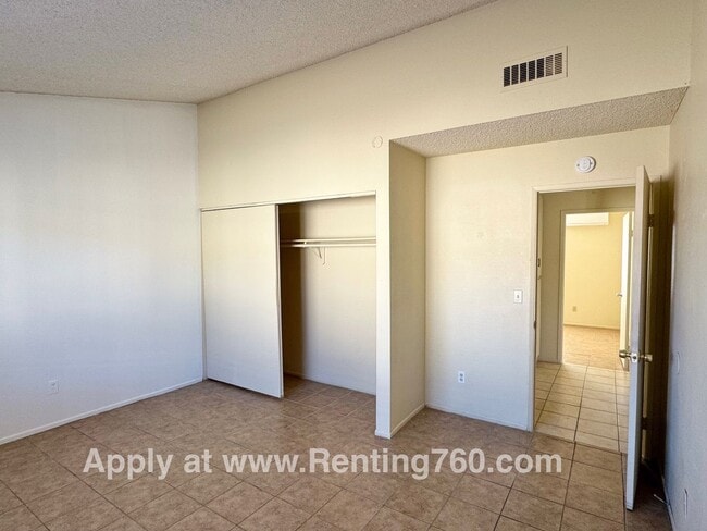 Building Photo - Spacious 2 Bed 1 Bath Home With Indoor Laundry Room