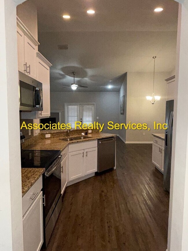 Building Photo - Spacious 4-Bedroom Home with Office in Portofino!  LOOK!