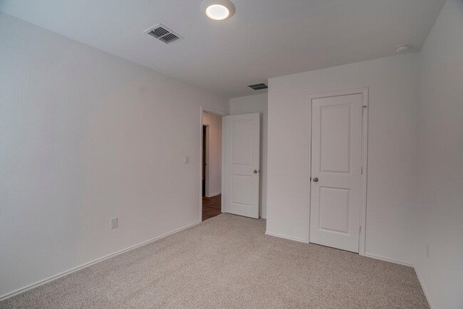 Building Photo - 12317 Silversmith Ln
