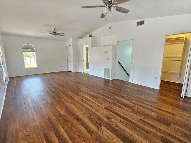 Building Photo - 341 Bayshore Dr