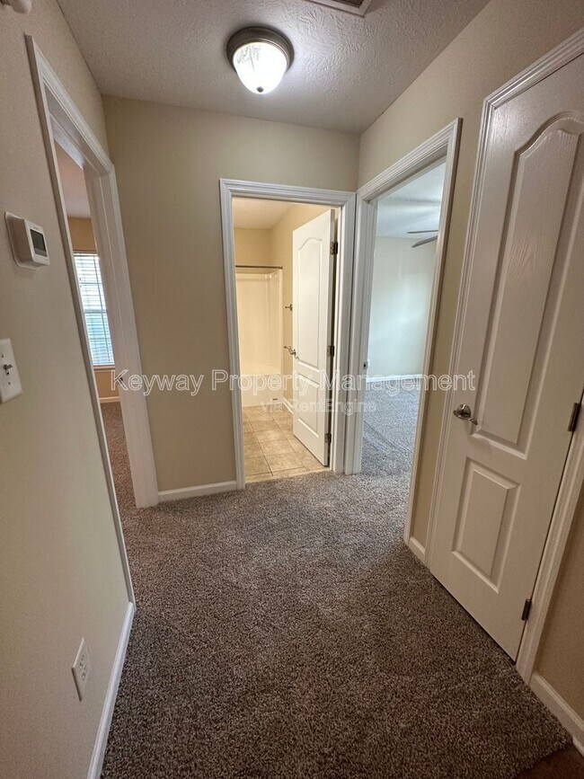 Building Photo - 2136 Sylvan Lake Dr