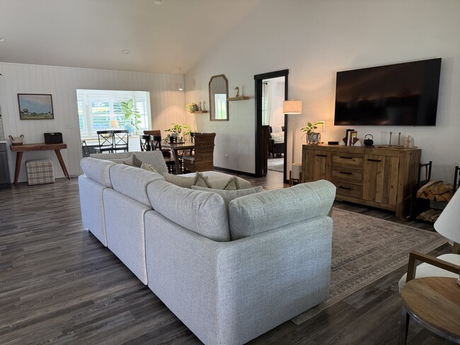 Building Photo - 301 Sandy Ridge Rd