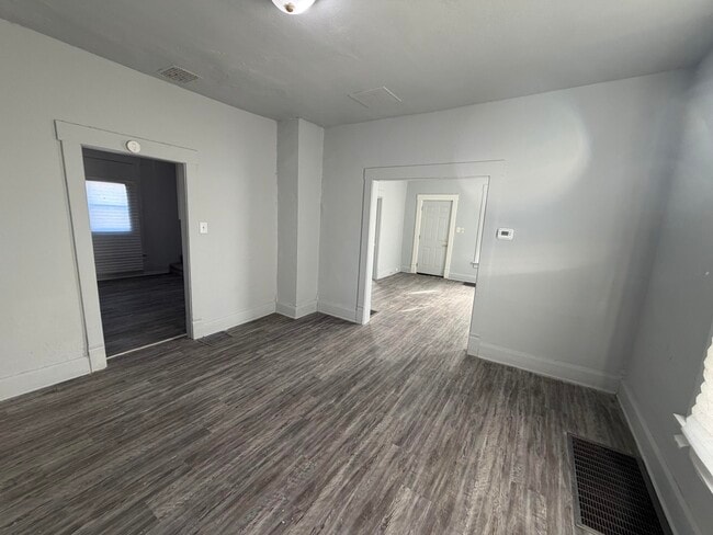 Building Photo - 1128 Chandler-