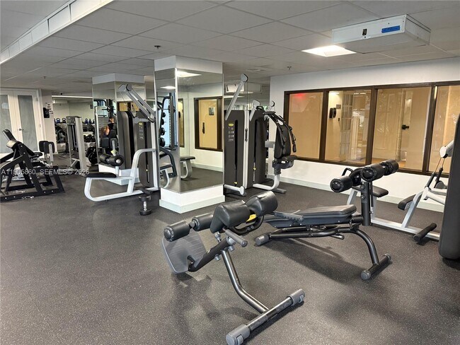 Building Photo - 540 Brickell Key Dr