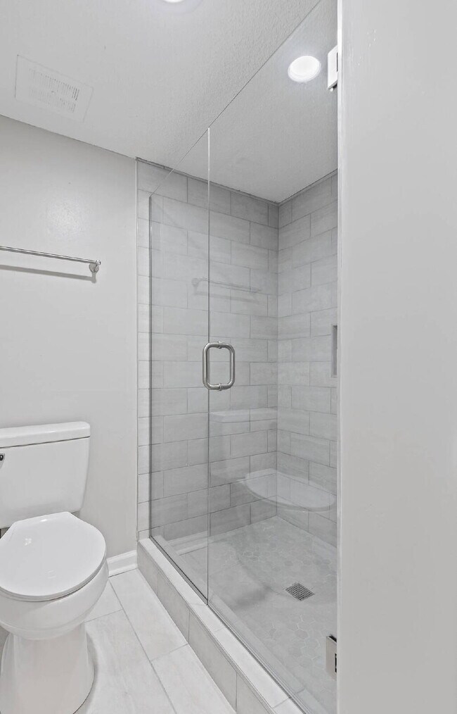 Building Photo - 105 P' Poole Ave #101: Red Bank 1Bed/1Bath Apartment w/ Laundry Units, Central AC, and Granite Co...