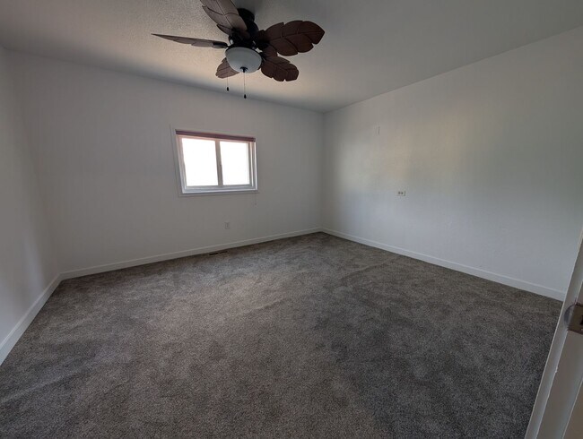 Building Photo - Huge Orchards House - Beautiful Updates