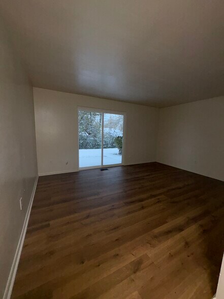 Family Room - 5317 Greencroft Dr