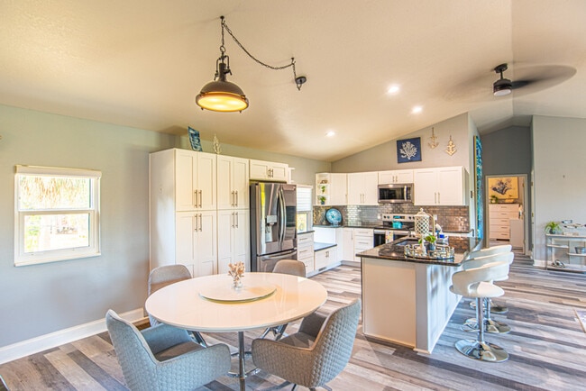 Building Photo - 2247 S Waterman Dr