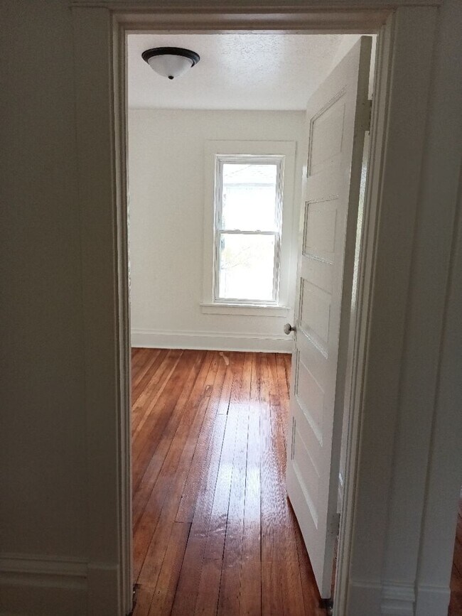 Building Photo - BUY ON CONTRACT MOVE IN READY! RENT TO OWN...