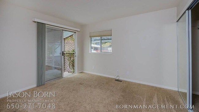 Building Photo - 966 Lakeview Way