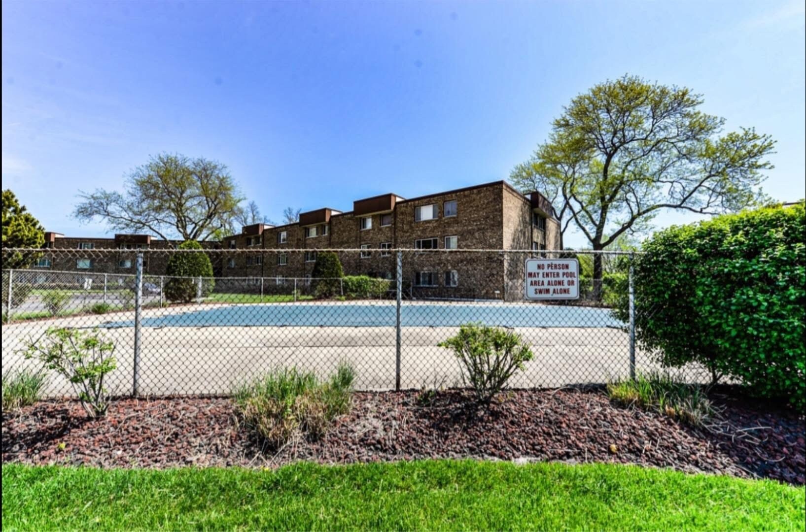 Building Photo - 2600 Brookwood Way Dr