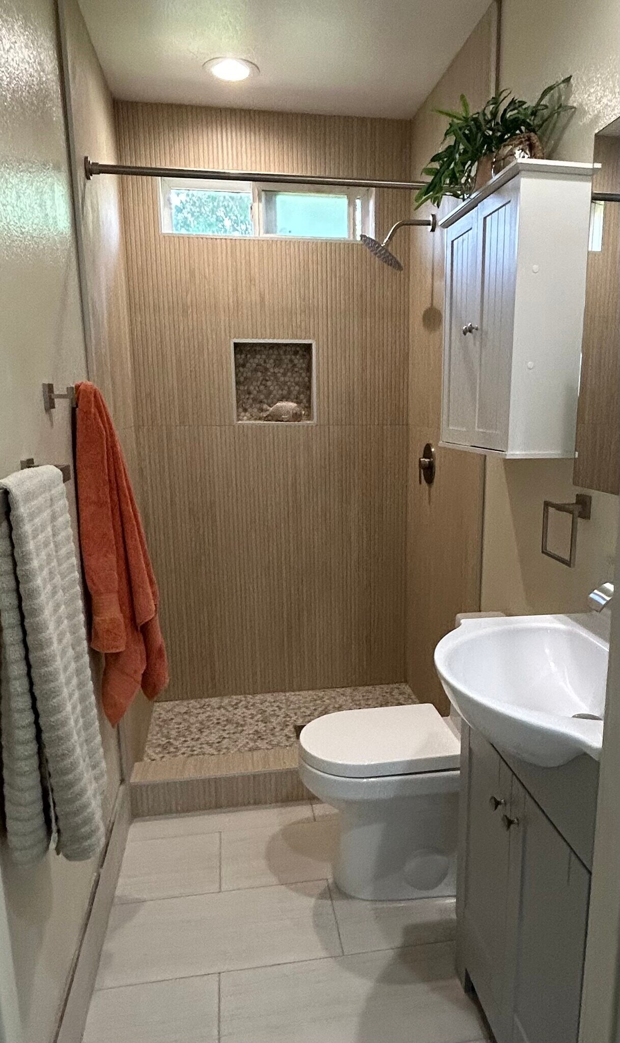 Bathroom 2 - 5527 Bolivar St
