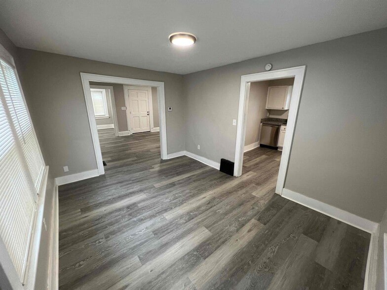 Building Photo - 924 Bloomfield Ave